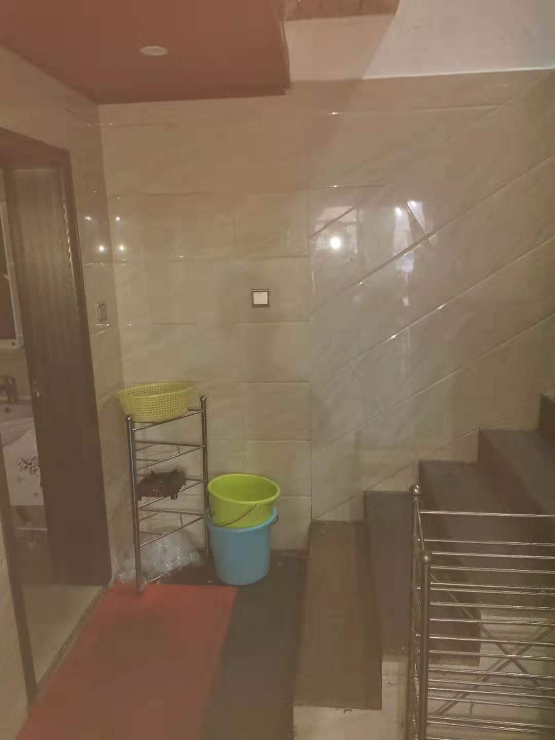 福中福商业城  1室1厅1卫    2200.0元/月 福中福商业城  1室1厅1卫    2200.0元/月室内图