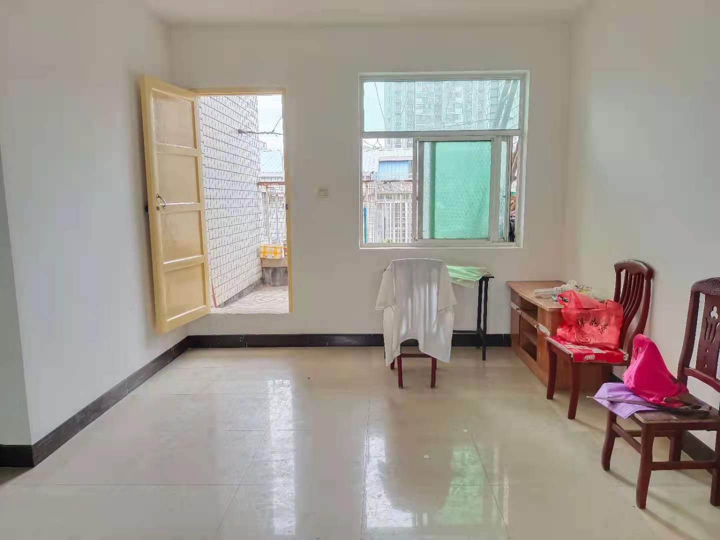 龙园小区  2室2厅1卫    700.0元/月 龙园小区  2室2厅1卫    700.0元/月室内图