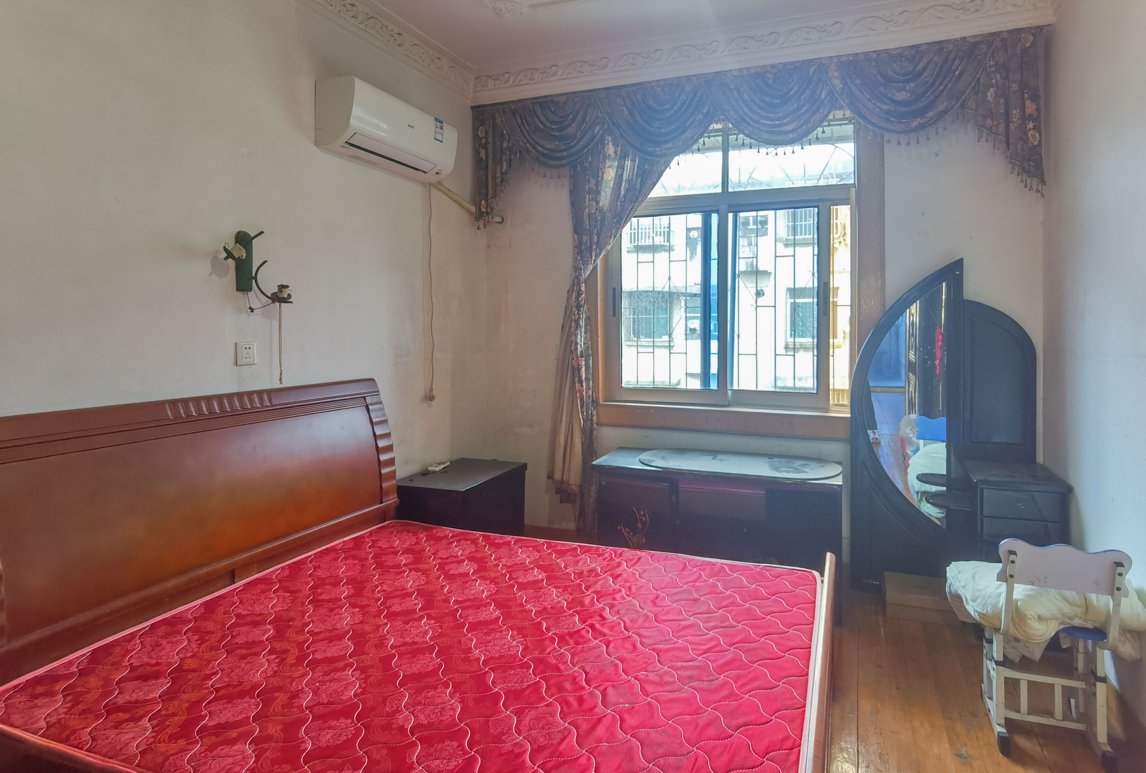 花园一村 2室1厅1卫 39.0万 花园一村 2室1厅1卫 39.0万客厅