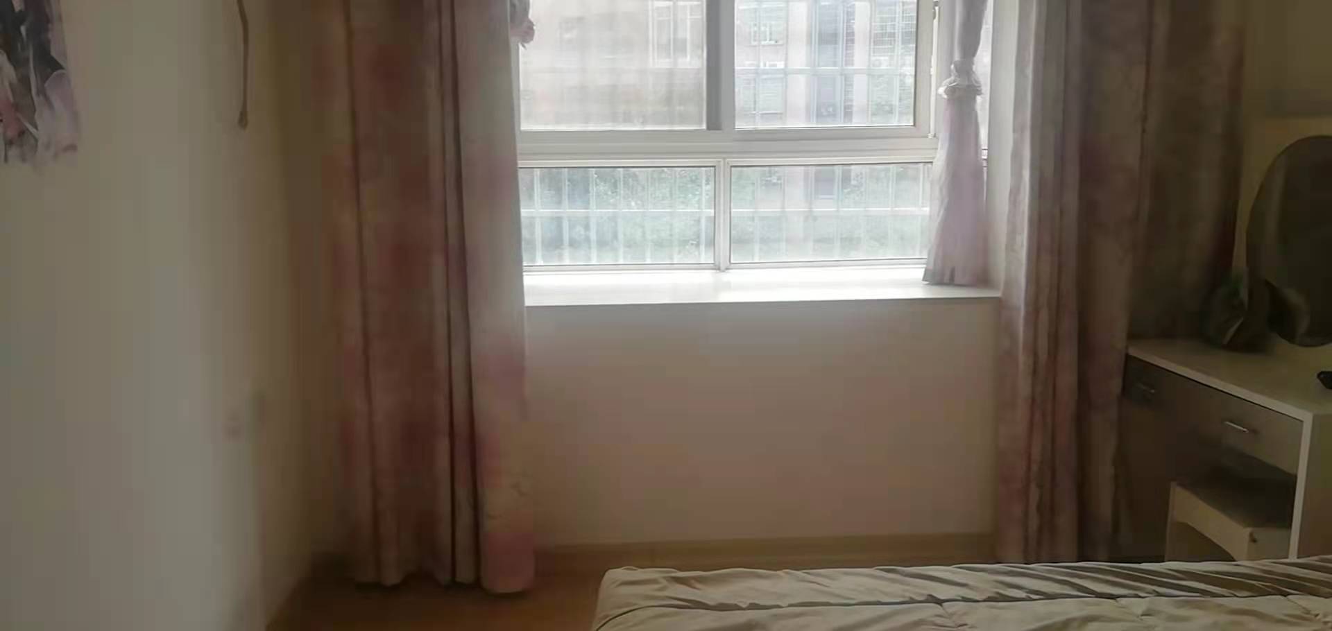 湘中园 3室2厅2卫 1700.0元/月 湘中园 3室2厅2卫 1700.0元/月室内图