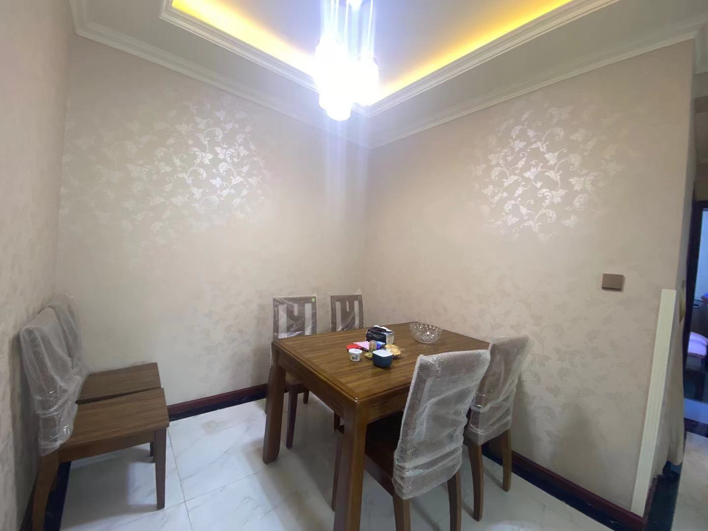 远大中央公园一期 2室2厅1卫 2500.0元/月 远大中央公园一期 2室2厅1卫 2500.0元/月室内图