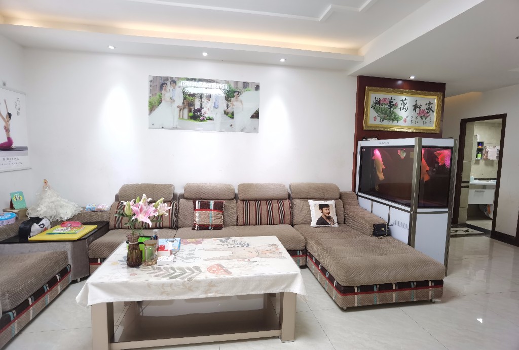 市安监住宅小区(应急管理局) 5室2厅2卫 108.0万 市安监住宅小区(应急管理局) 5室2厅2卫 108.0万客厅