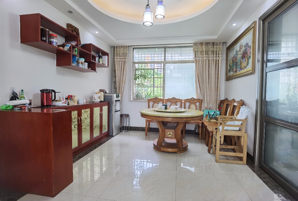 市安监住宅小区(应急管理局) 5室2厅2卫 108.0万 市安监住宅小区(应急管理局) 5室2厅2卫 108.0万客厅