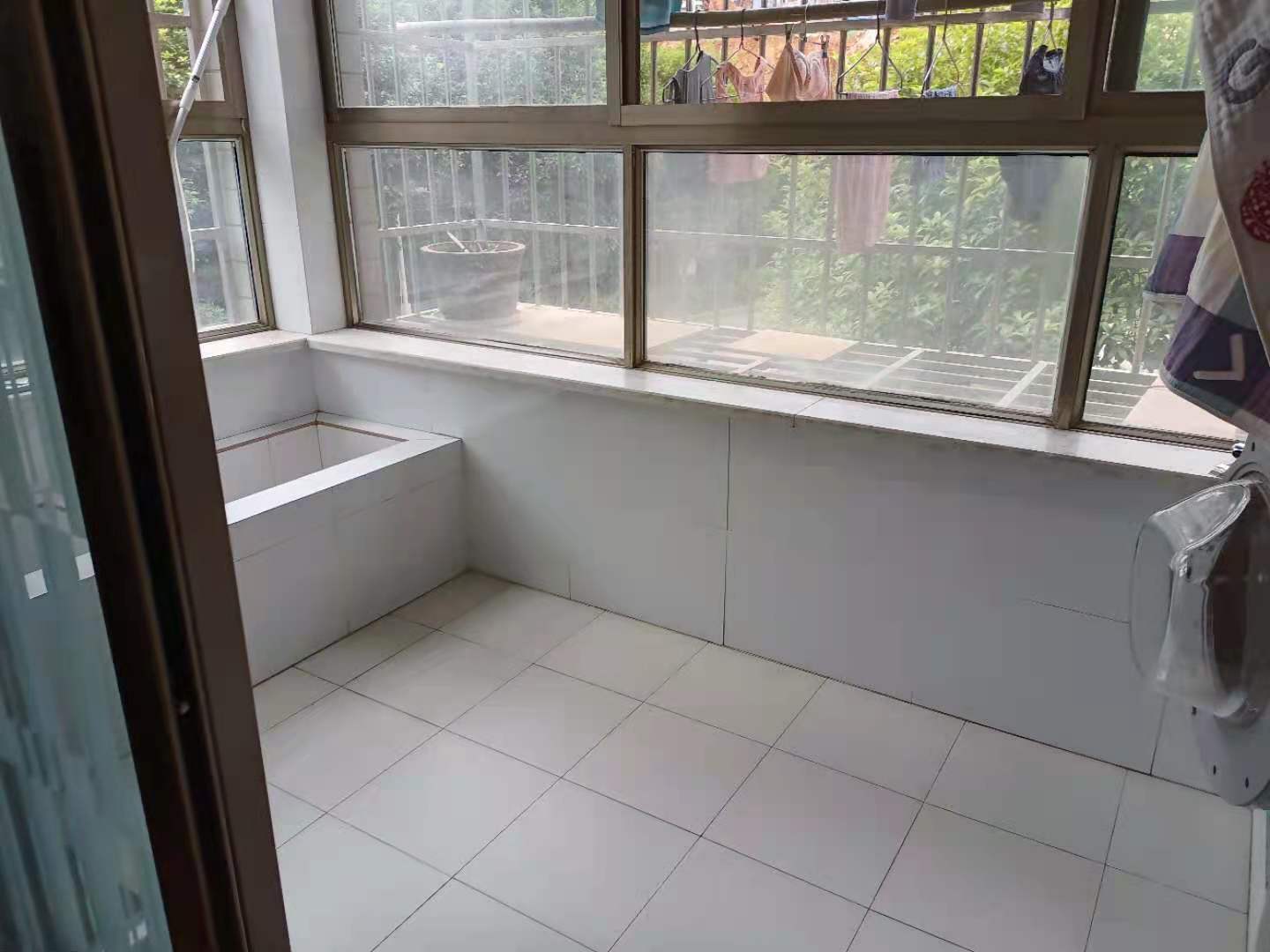 市安监住宅小区(应急管理局) 5室2厅2卫 108.0万 市安监住宅小区(应急管理局) 5室2厅2卫 108.0万阳台