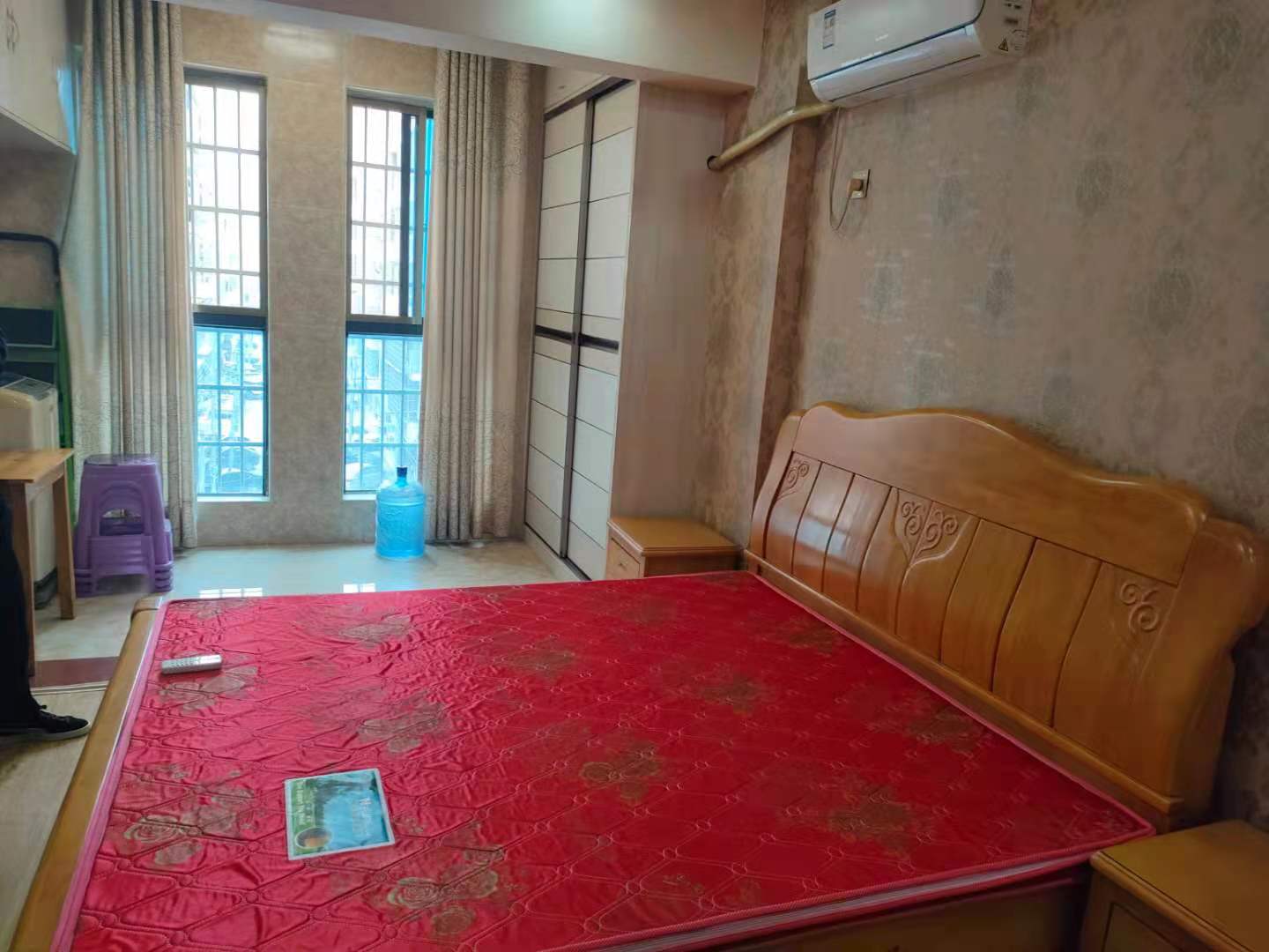 鸿星新天地  1室1厅1卫    1200.0元/月 鸿星新天地  1室1厅1卫    1200.0元/月室内图