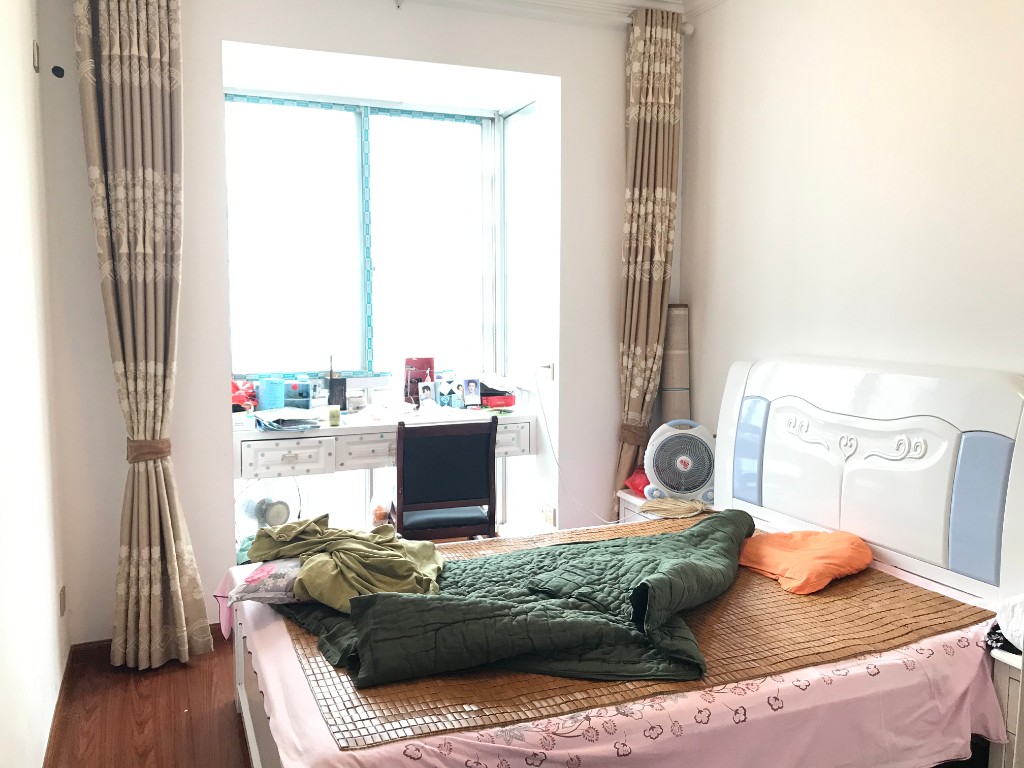 景明佳园  4室2厅2卫   110.00万卧室