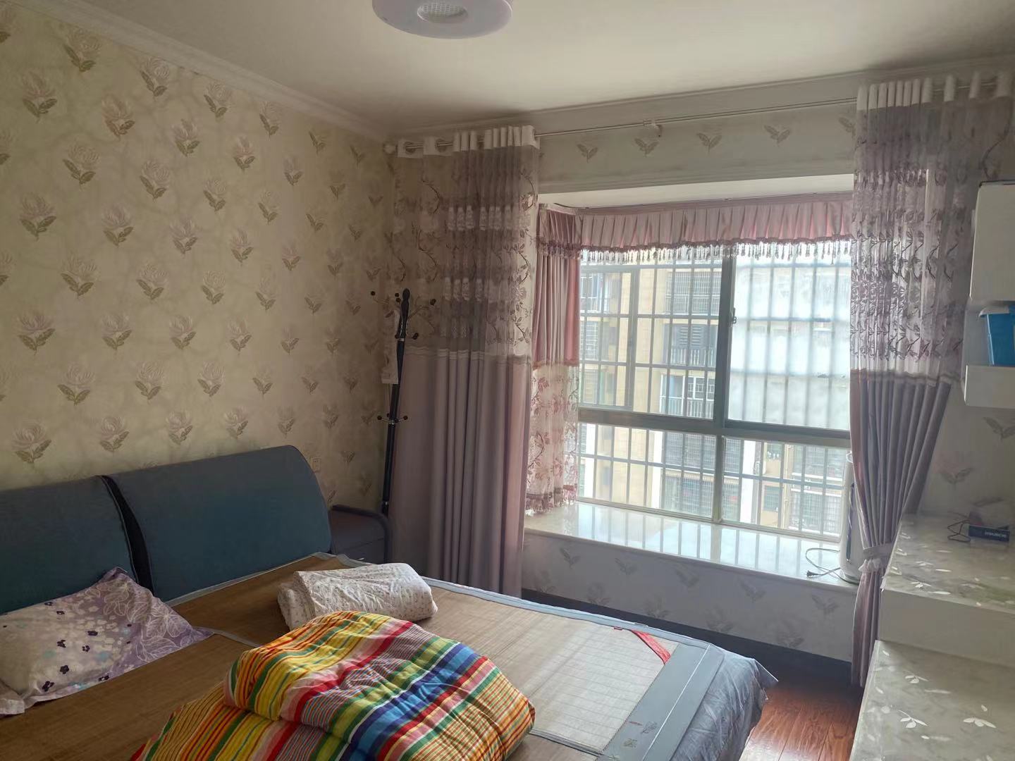 华湘贵府 3室2厅2卫 128.8万 华湘贵府 3室2厅2卫 128.8万客厅