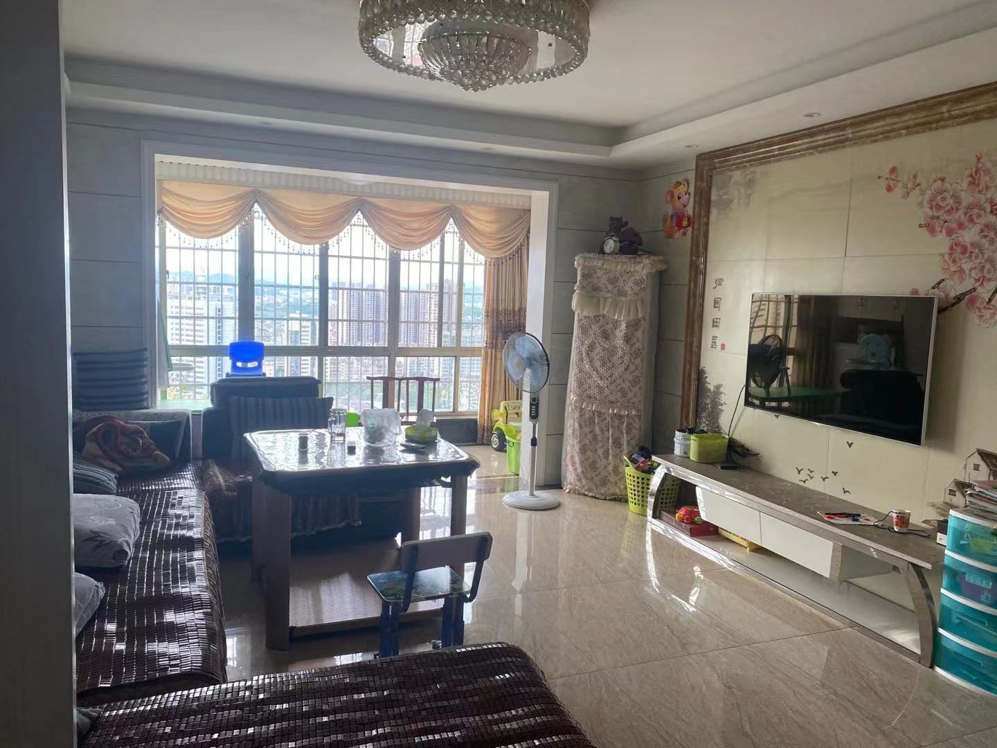 华湘贵府 3室2厅2卫 128.8万 华湘贵府 3室2厅2卫 128.8万客厅