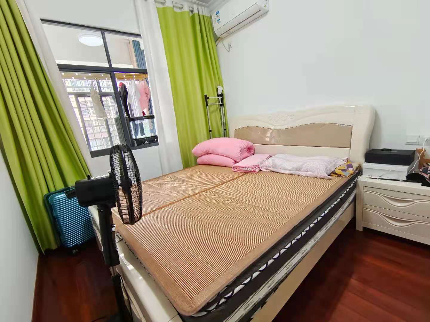 栗雨香堤 2室2厅1卫 65.00万 栗雨香堤 2室2厅1卫 65.00万客厅