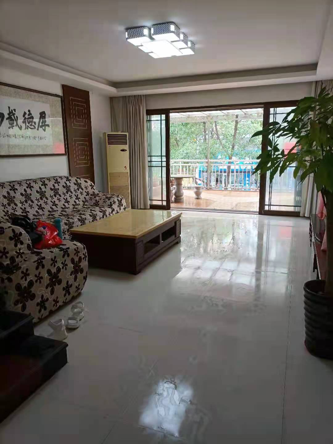 桂花苑  4室2厅2卫   3200.00元/月室内图