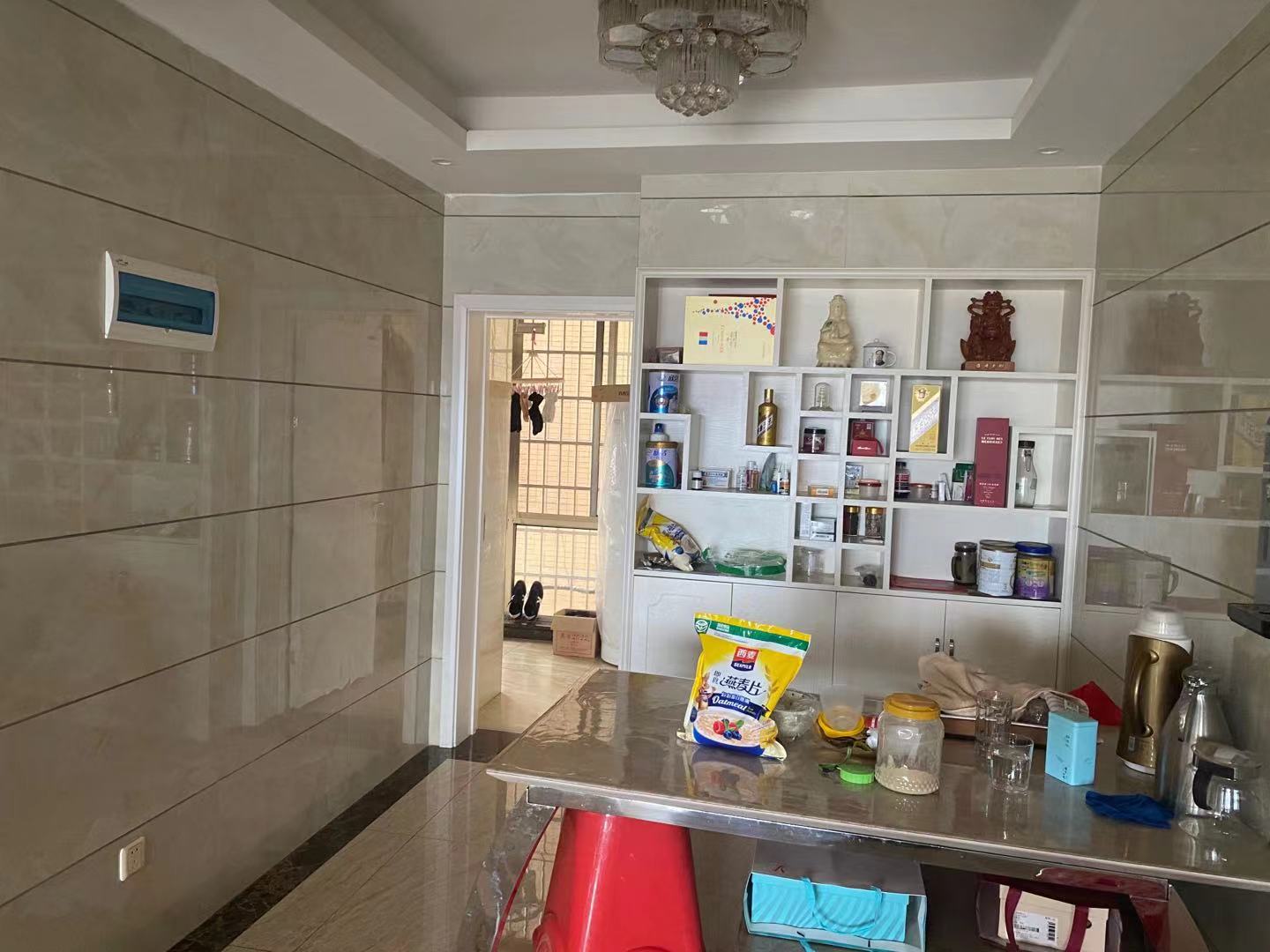 华湘贵府 3室2厅2卫 128.8万 华湘贵府 3室2厅2卫 128.8万客厅