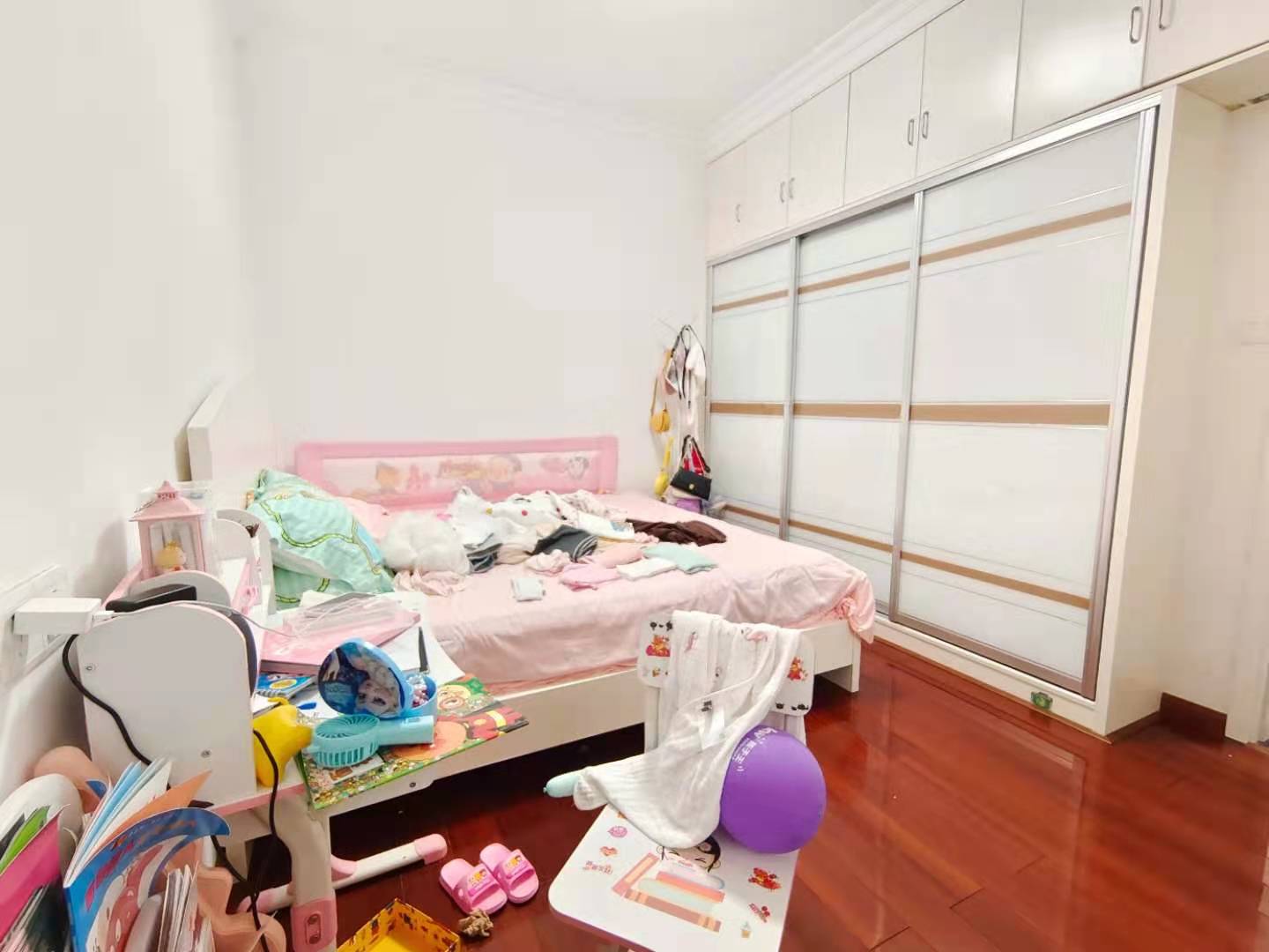 栗雨香堤 2室2厅1卫 65.00万 栗雨香堤 2室2厅1卫 65.00万客厅