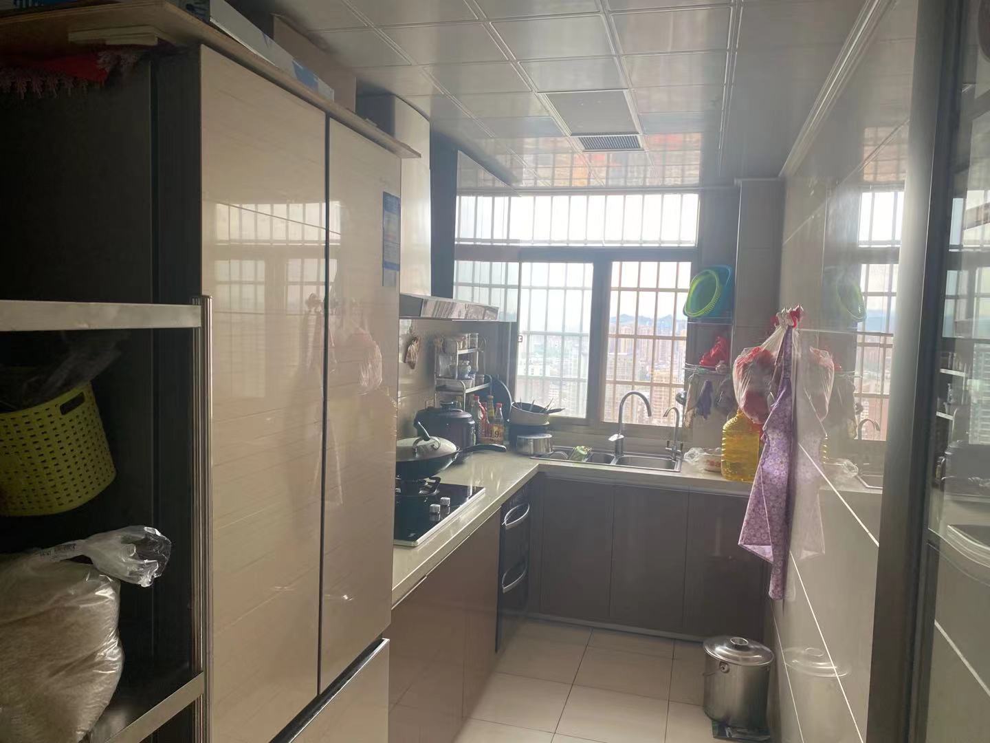 华湘贵府 3室2厅2卫 128.8万 华湘贵府 3室2厅2卫 128.8万客厅