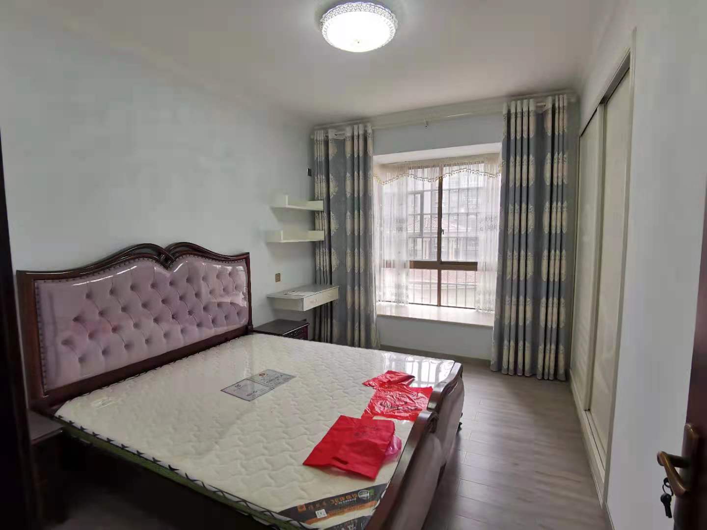 道路运输管理局家属楼(运管家园) 4室2厅2卫 124.8万 道路运输管理局家属楼(运管家园) 4室2厅2卫 124.8万卧室