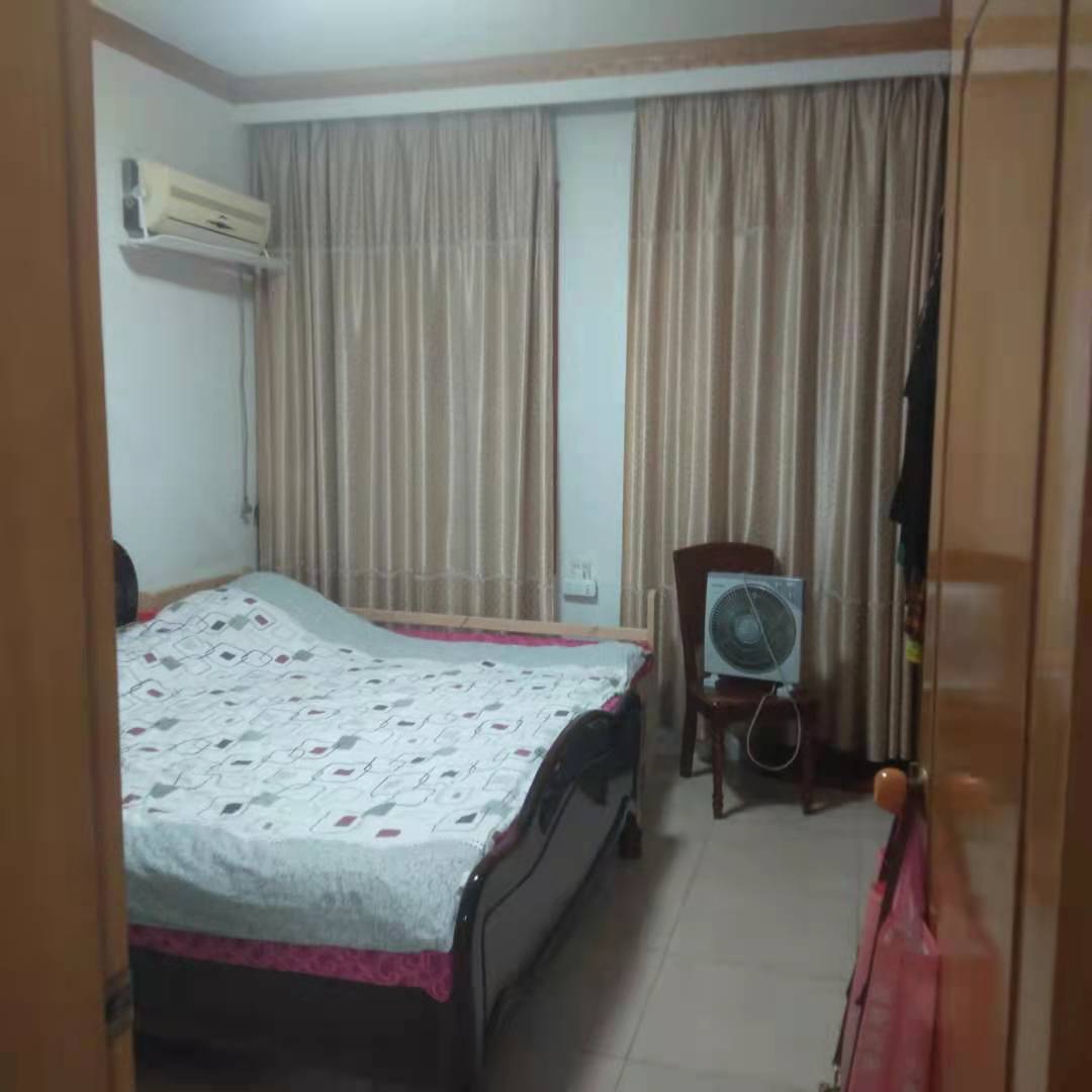 会龙山社区 3室2厅2卫 48.0万 会龙山社区 3室2厅2卫 48.0万客厅