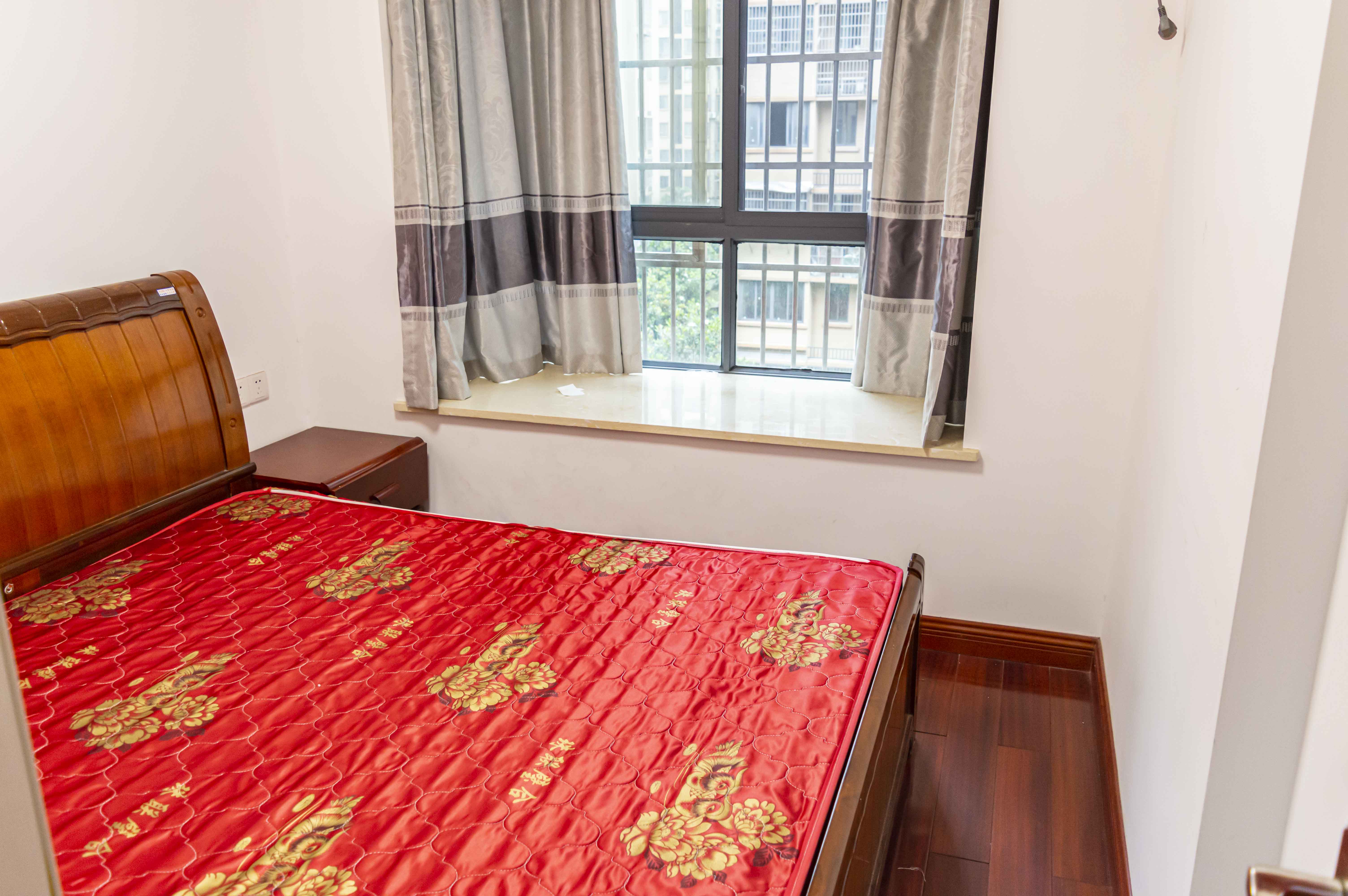 滨江花园  3室2厅1卫    65.0万 滨江花园  3室2厅1卫    65.0万客厅