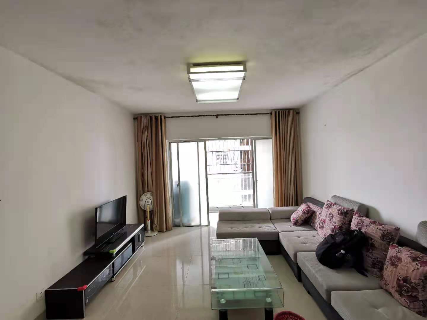 宇元万向城  2室1厅1卫    1700.0元/月 宇元万向城  2室1厅1卫    1700.0元/月室内图