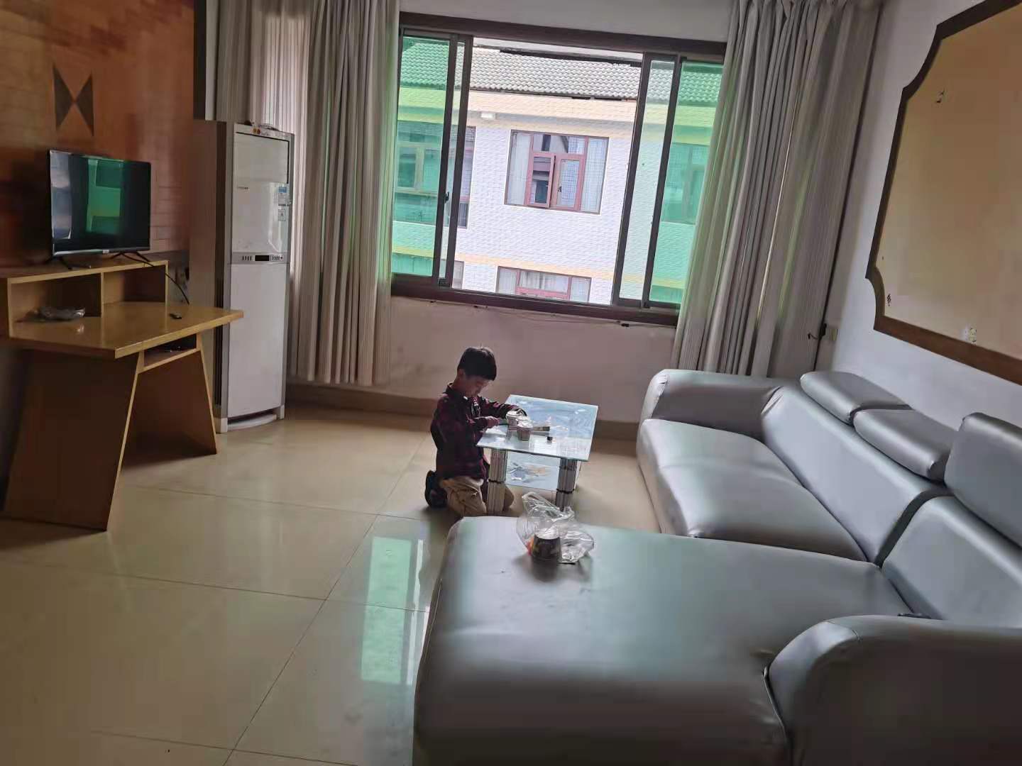 建设银行单位房(海棠社区朝富巷1号)  3室2厅1卫    1200.0元/月 建设银行单位房(海棠社区朝富巷1号)  3室2厅1卫    1200.0元/月室内图