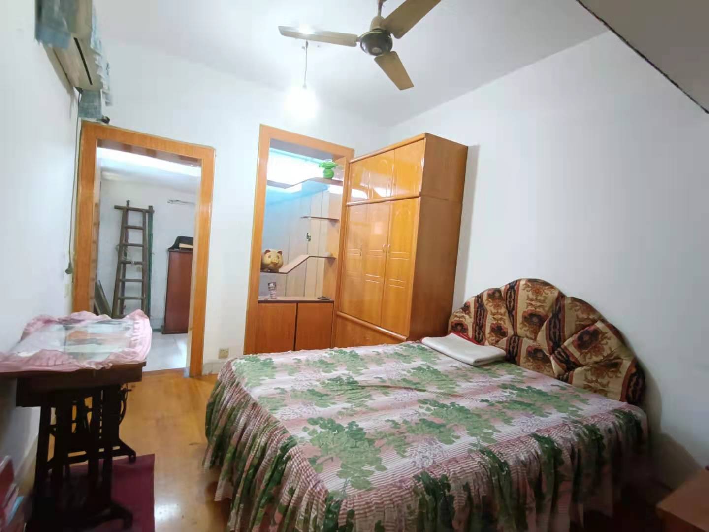 人民中路 3室2厅1卫 33.0万 人民中路 3室2厅1卫 33.0万客厅