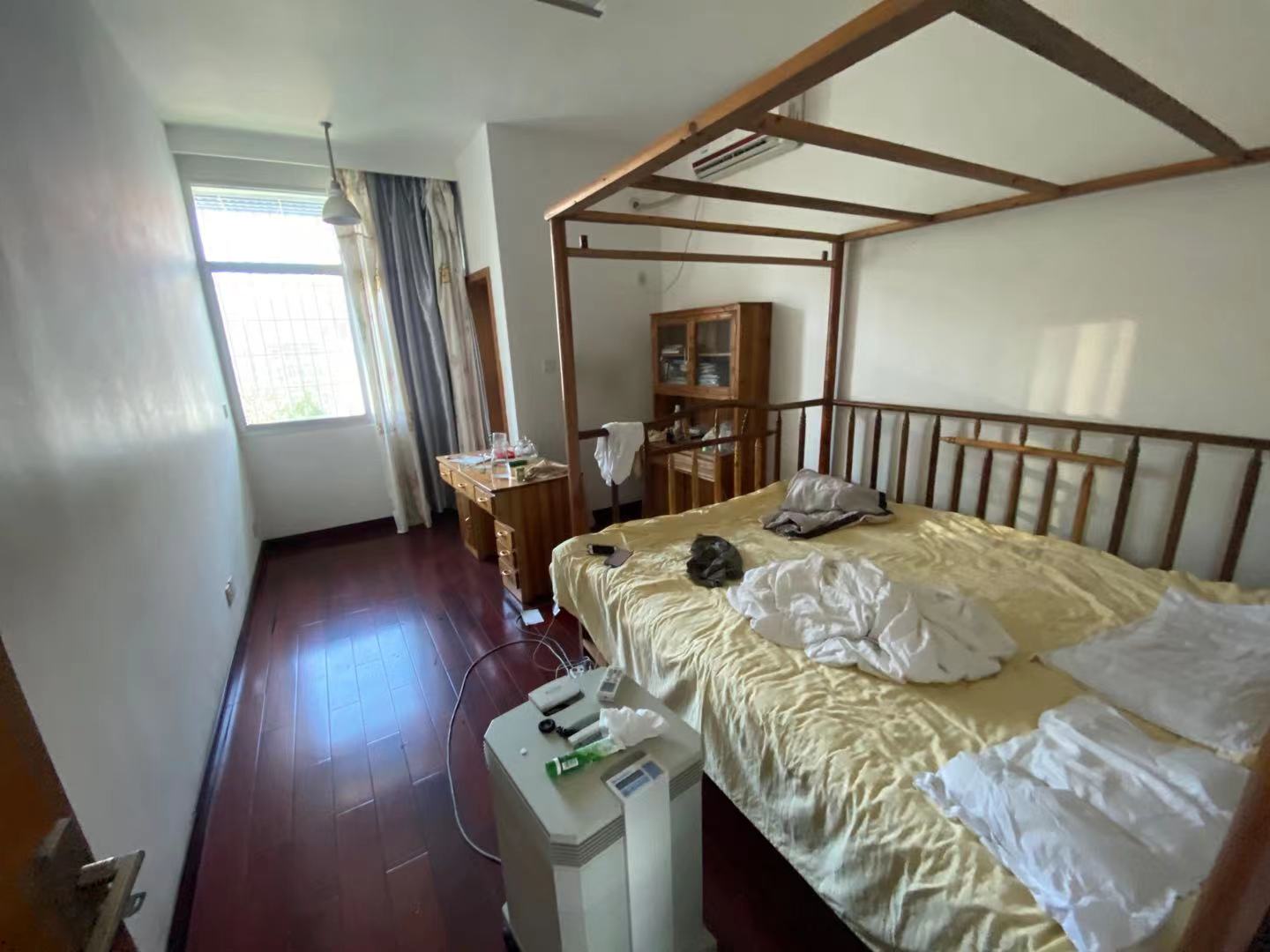 国税局家属院  4室2厅2卫    86.0万 国税局家属院  4室2厅2卫    86.0万卧室