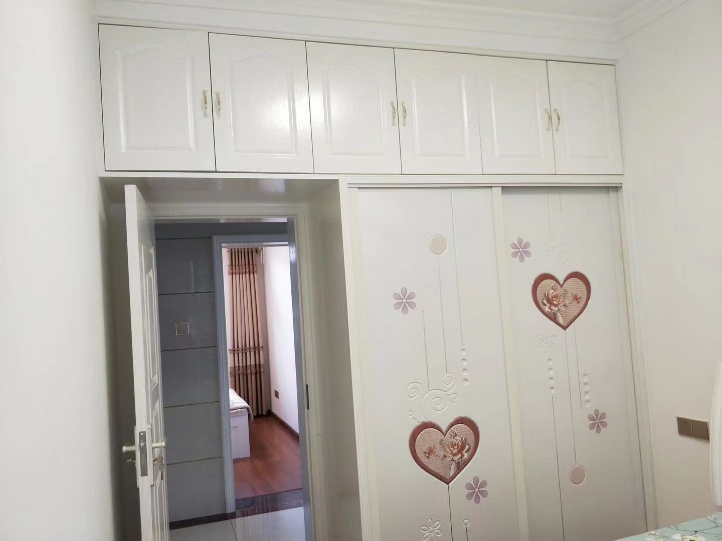 江溪安置小区 4室2厅2卫 2100.0元/月 江溪安置小区 4室2厅2卫 2100.0元/月室内图