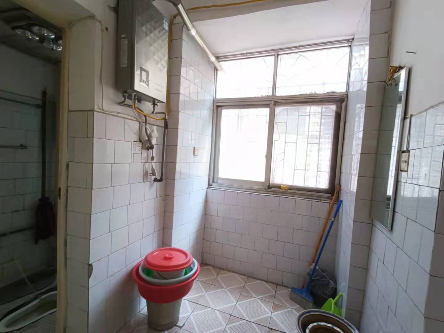 人民中路 3室2厅1卫 33.0万 人民中路 3室2厅1卫 33.0万客厅