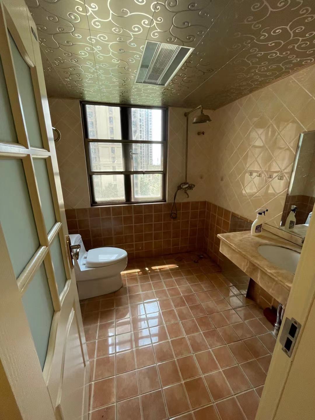 南湖国际3期 3室2厅2卫 3500.0元/月 南湖国际3期 3室2厅2卫 3500.0元/月室内图