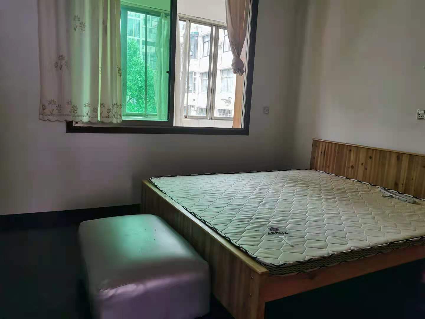 建设银行单位房(海棠社区朝富巷1号)  3室2厅1卫    1200.0元/月 建设银行单位房(海棠社区朝富巷1号)  3室2厅1卫    1200.0元/月室内图