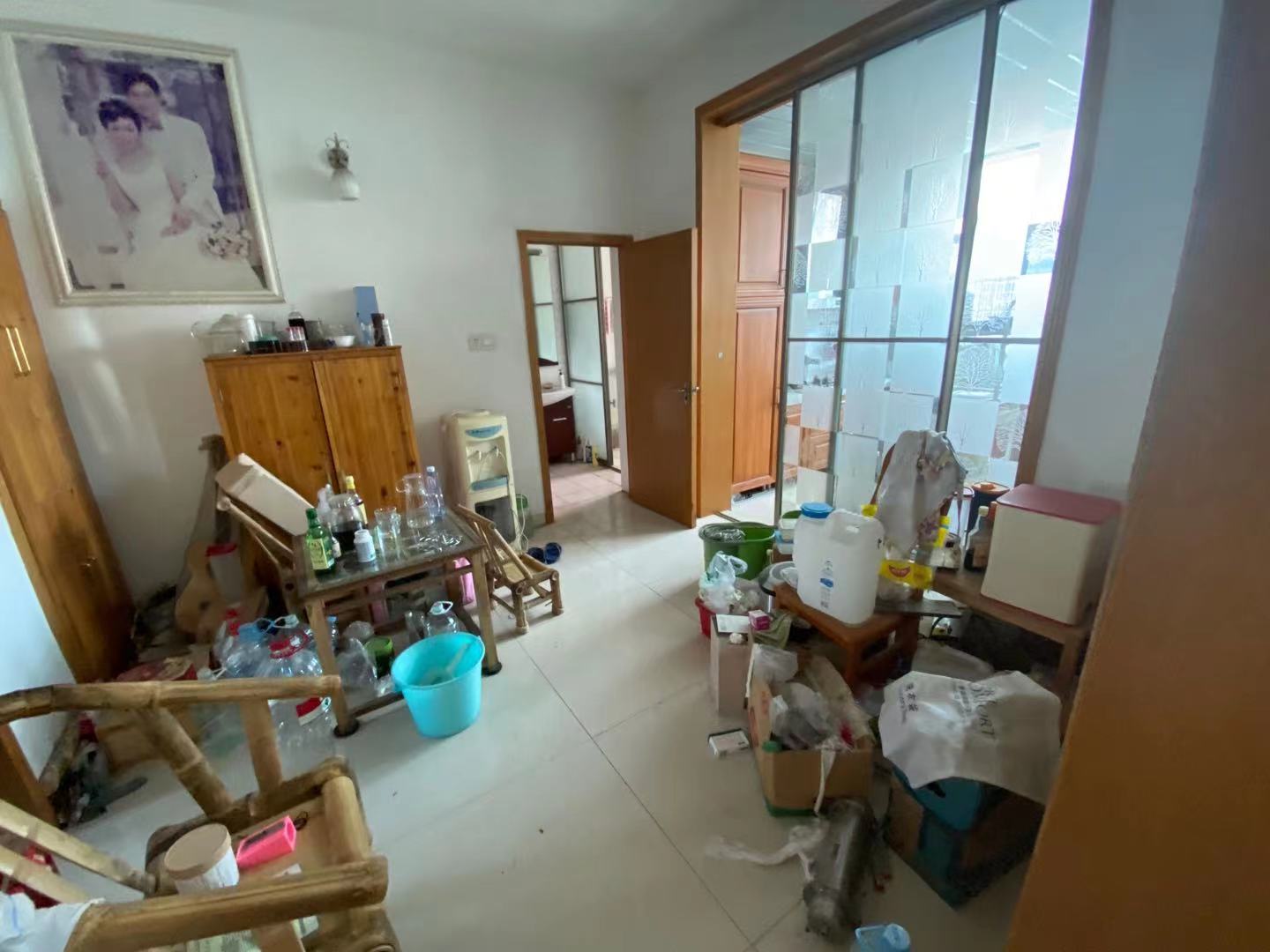 国税局家属院  4室2厅2卫    86.0万 国税局家属院  4室2厅2卫    86.0万客厅