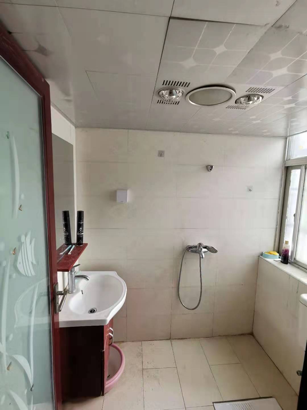 宇元万向城  2室1厅1卫    1700.0元/月 宇元万向城  2室1厅1卫    1700.0元/月室内图