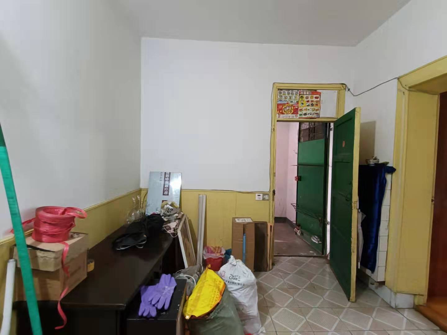 人民中路 3室2厅1卫 33.0万 人民中路 3室2厅1卫 33.0万客厅