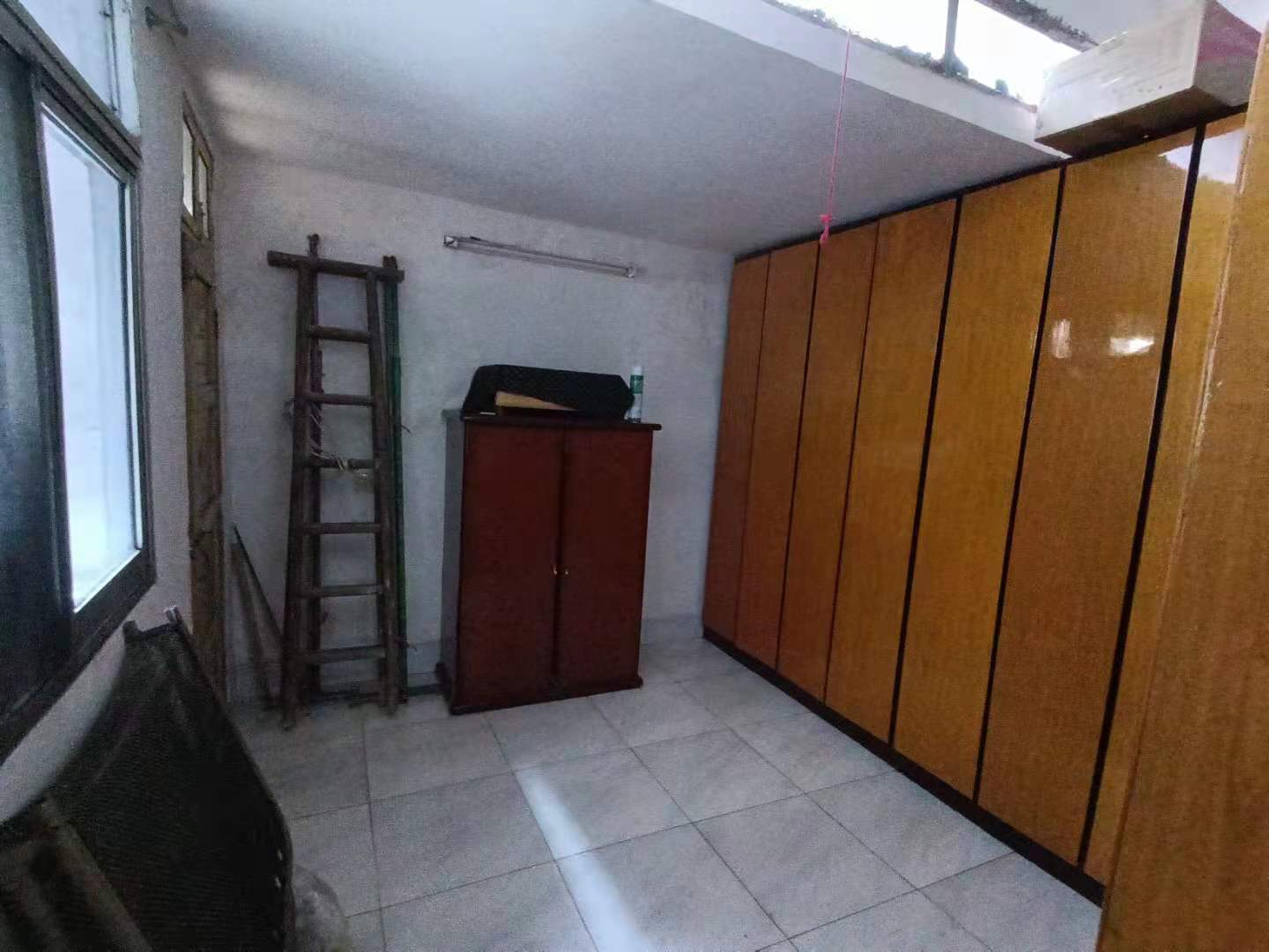 人民中路 3室2厅1卫 33.0万 人民中路 3室2厅1卫 33.0万客厅