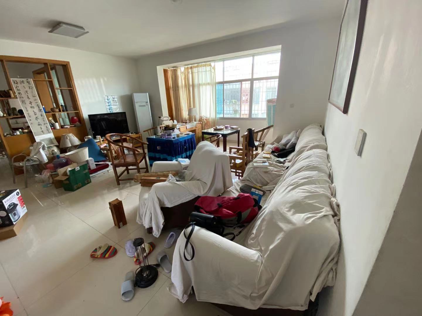 国税局家属院  4室2厅2卫    86.0万 国税局家属院  4室2厅2卫    86.0万客厅