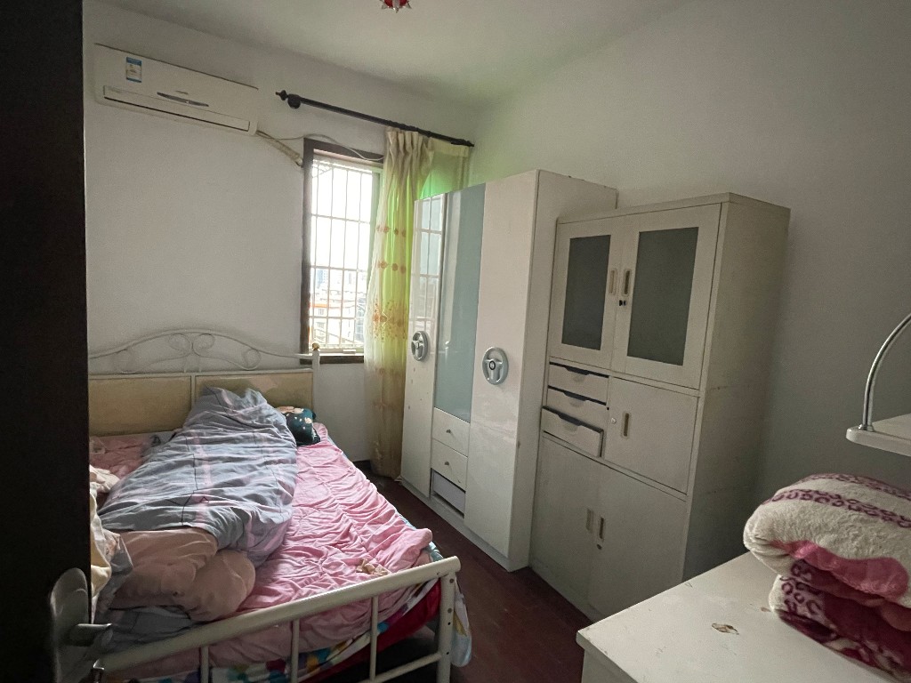 联谊新村 4室2厅2卫 85.0万 联谊新村 4室2厅2卫 85.0万客厅