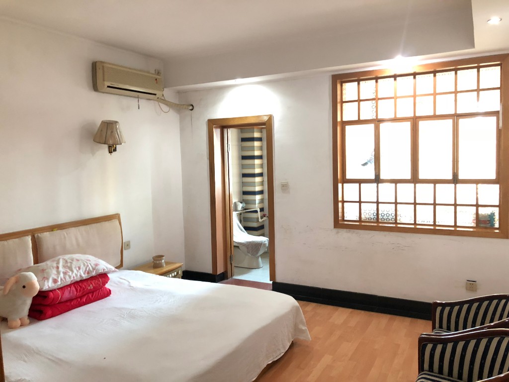 税务局兰溪税务所（赫山区地方税务局第二税务分局）  4室2厅2卫    53.8万卫生间