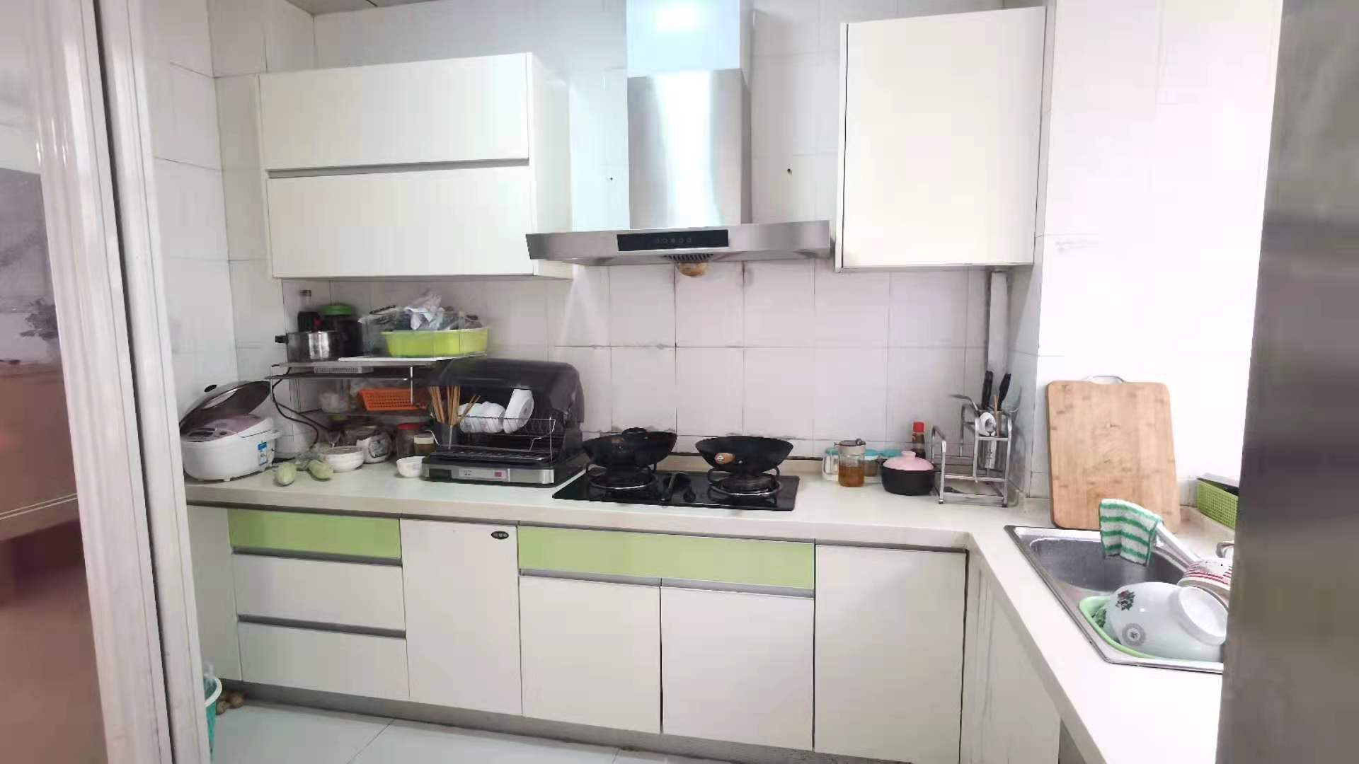 海创明珠花园 3室2厅2卫 78.0万 海创明珠花园 3室2厅2卫 78.0万客厅