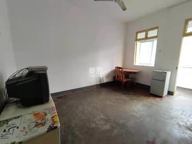 601红卫村 1室1厅1卫 650.00元/月 601红卫村 1室1厅1卫 650.00元/月室内图