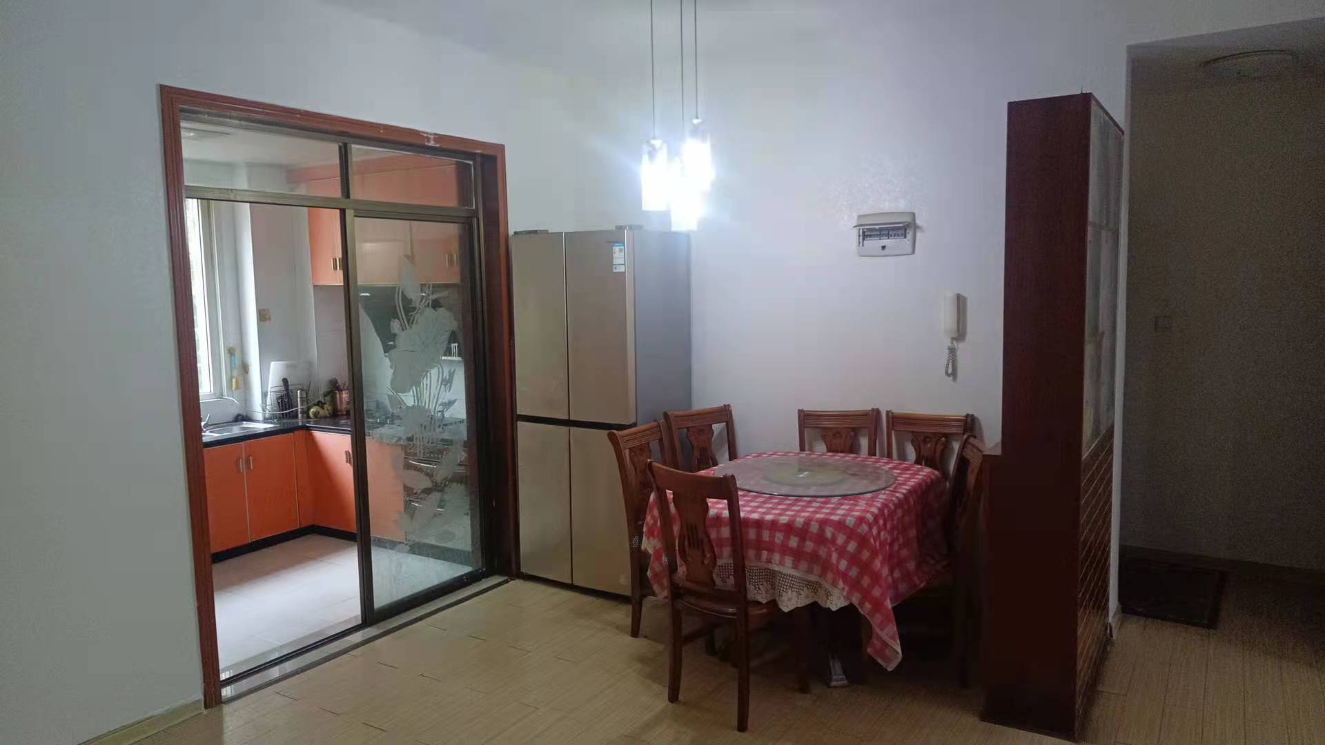 君悦华府 3室2厅2卫 1350.0元/月 君悦华府 3室2厅2卫 1350.0元/月室内图