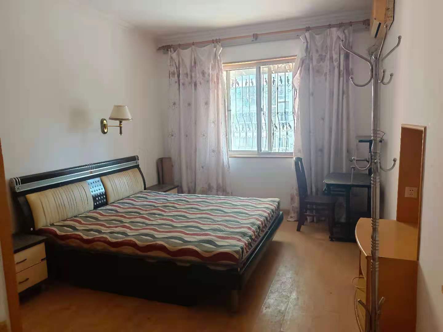 罗马花园大坪路16号 4室2厅2卫 1300.0元/月 罗马花园大坪路16号 4室2厅2卫 1300.0元/月室内图