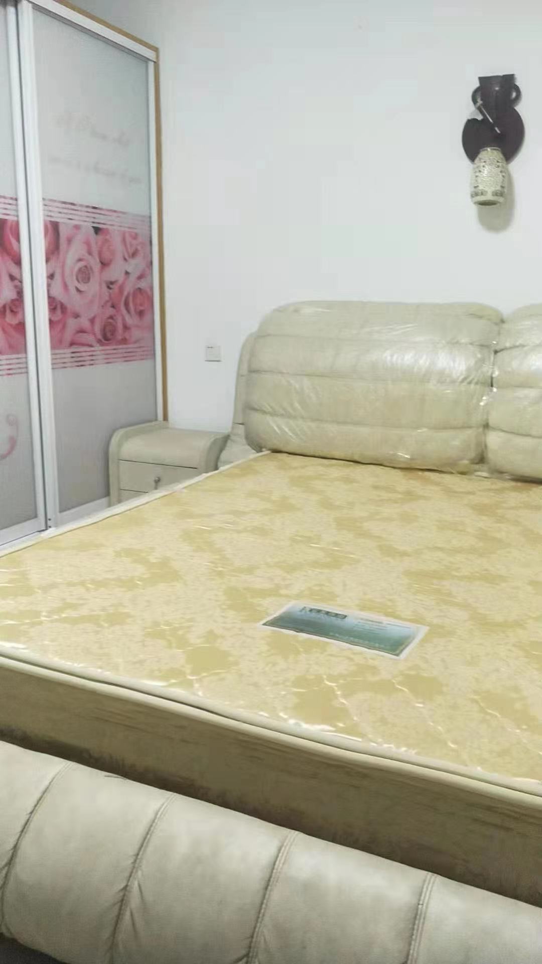 龙洲汇龙苑  3室2厅2卫   80.80万客厅