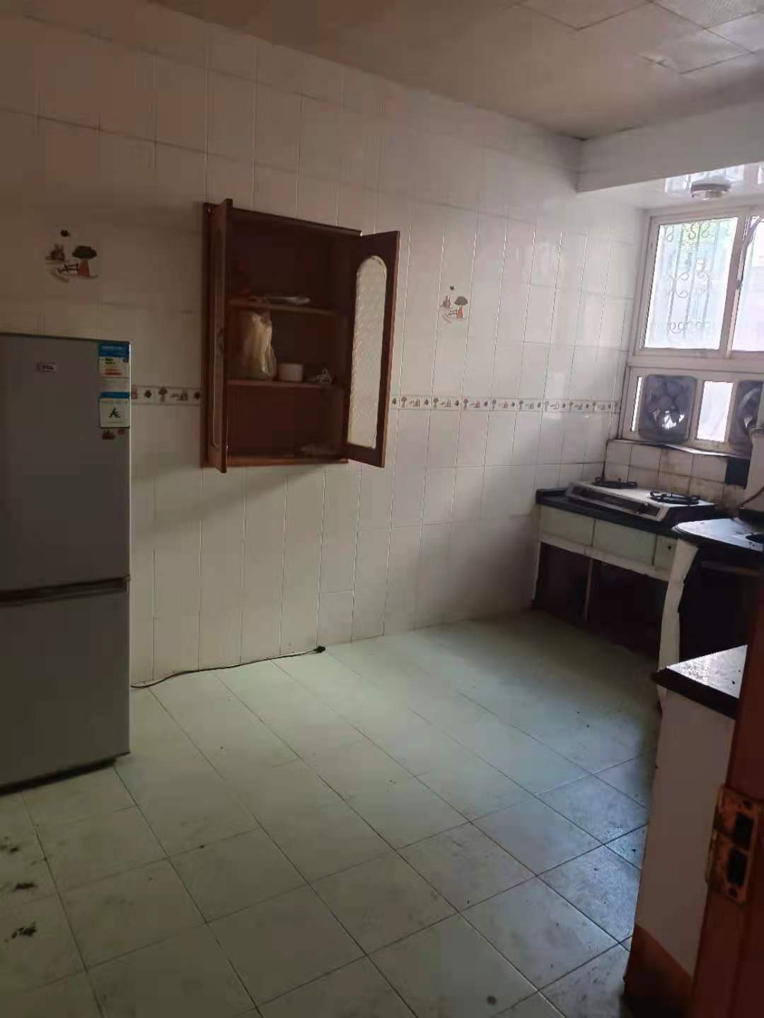 罗马花园大坪路16号 4室2厅2卫 1300.0元/月 罗马花园大坪路16号 4室2厅2卫 1300.0元/月室内图