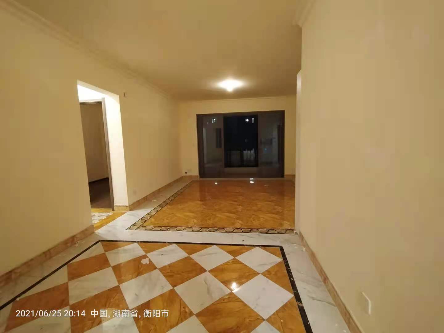 华耀碧桂园十里江湾观澜 4室2厅3卫 2500.0元/月 华耀碧桂园十里江湾观澜 4室2厅3卫 2500.0元/月室内图