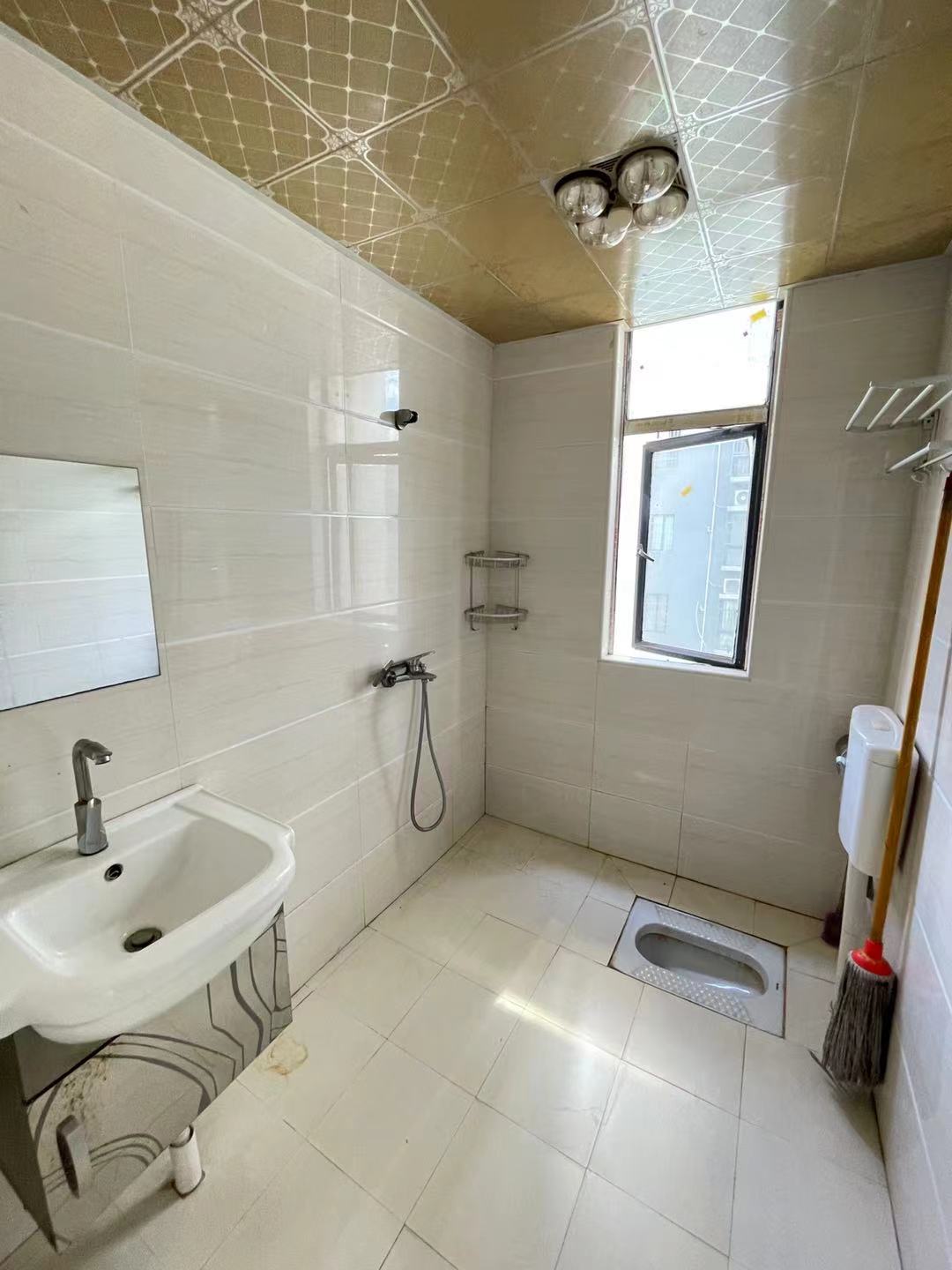 山水华庭 3室2厅2卫 1800.0元/月 山水华庭 3室2厅2卫 1800.0元/月室内图