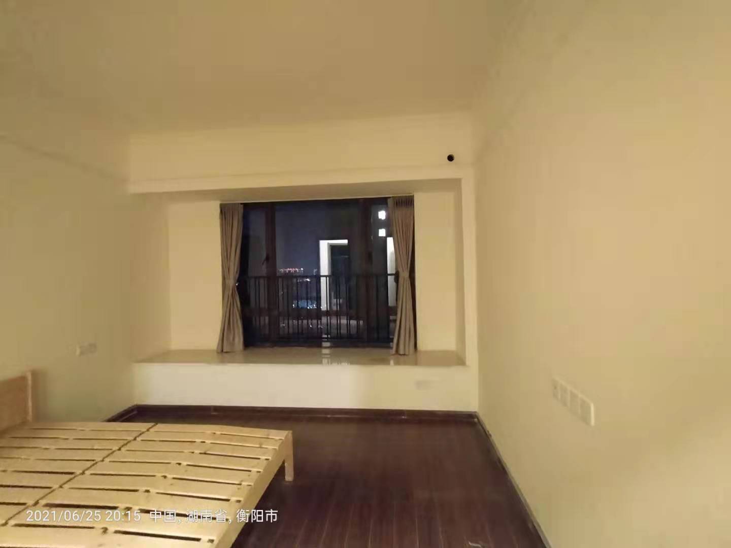 华耀碧桂园十里江湾观澜 4室2厅3卫 2500.0元/月 华耀碧桂园十里江湾观澜 4室2厅3卫 2500.0元/月室内图