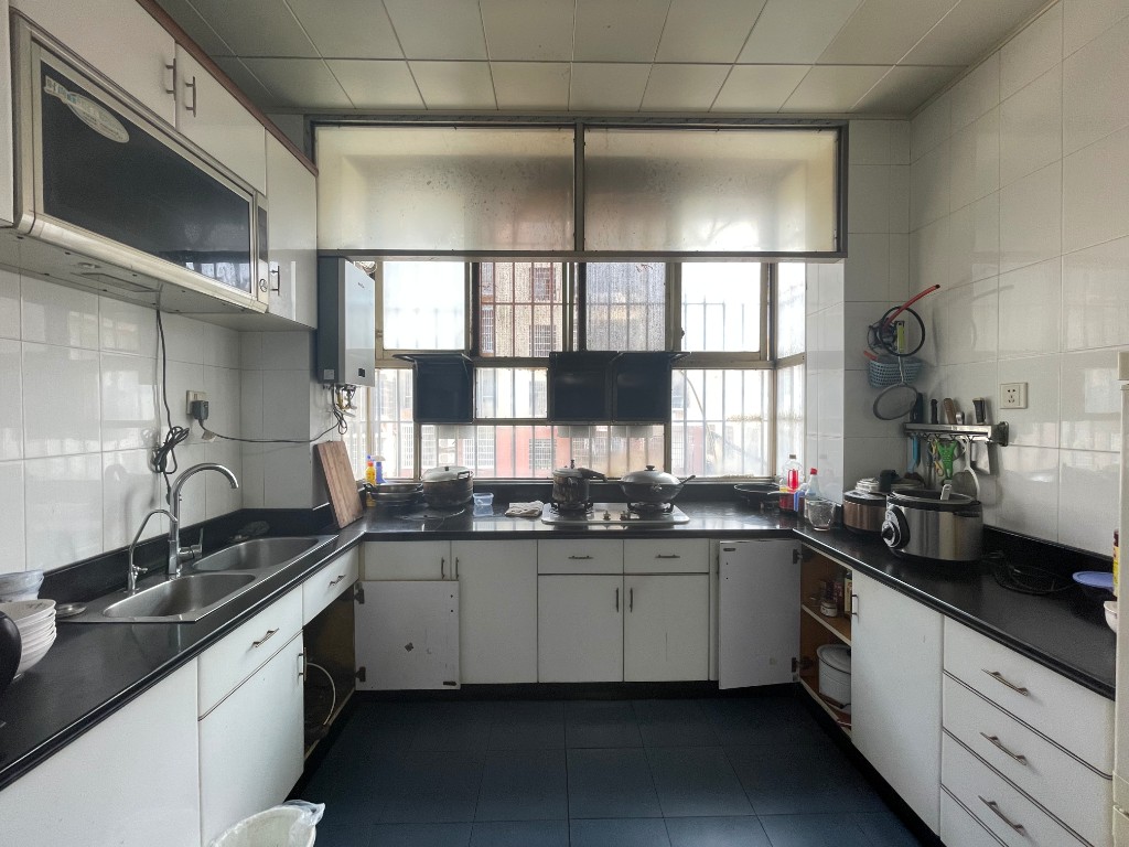 银海公寓 3室2厅2卫 122.8万 银海公寓 3室2厅2卫 122.8万厨房