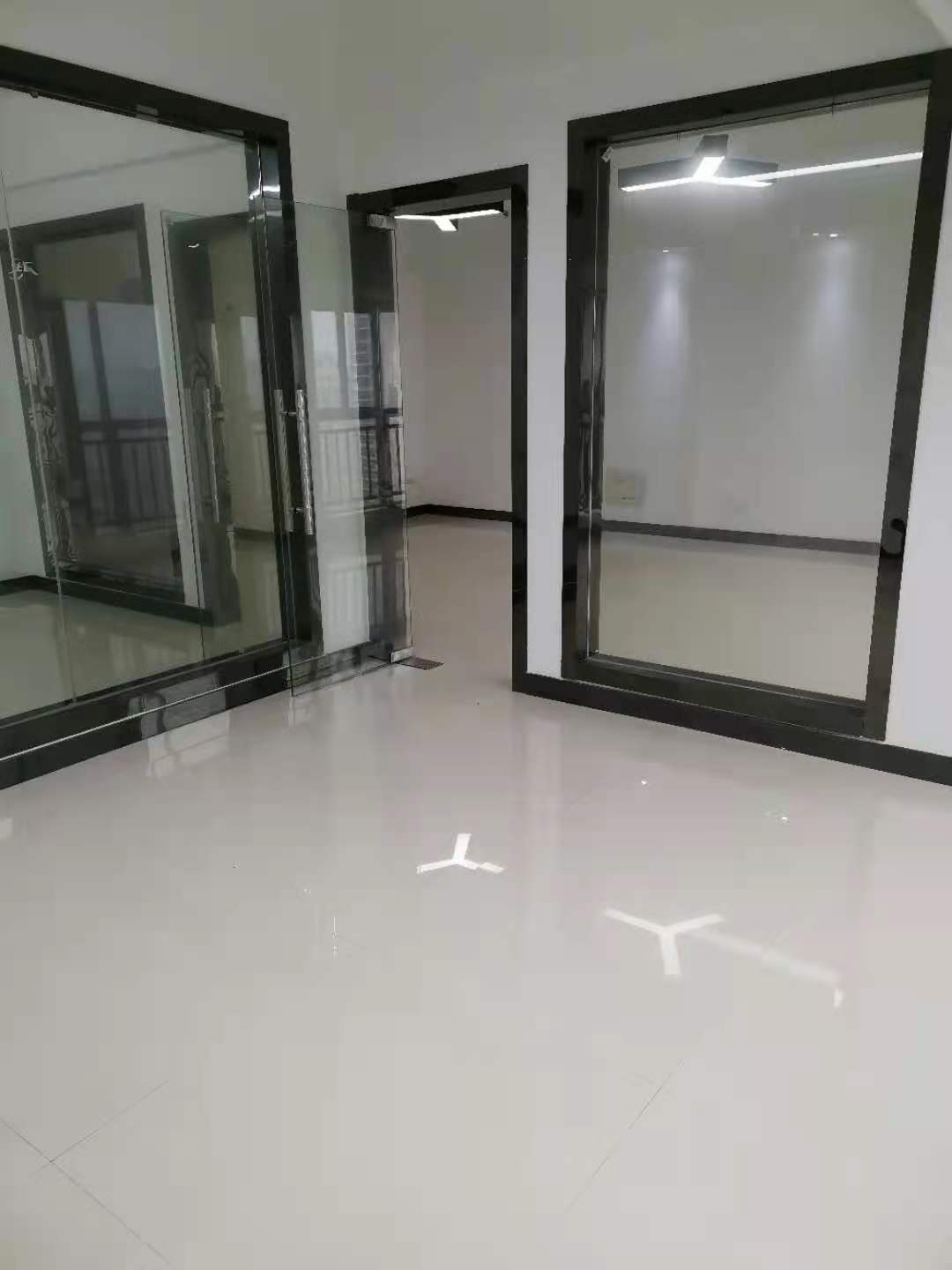 银泰财富广场 2室1厅1卫 2900.0元/月 银泰财富广场 2室1厅1卫 2900.0元/月室内图