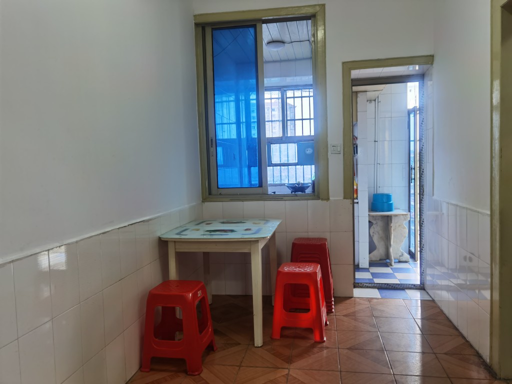 栗公港社区 3室2厅1卫 800.0元/月 栗公港社区 3室2厅1卫 800.0元/月室内图