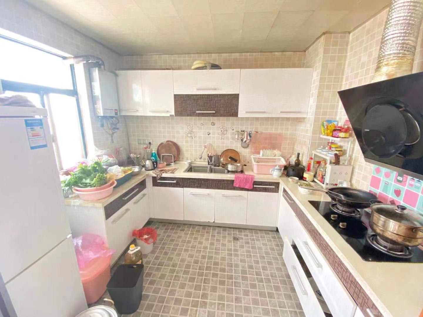 东方铭苑 3室2厅2卫 59.8万 东方铭苑 3室2厅2卫 59.8万客厅