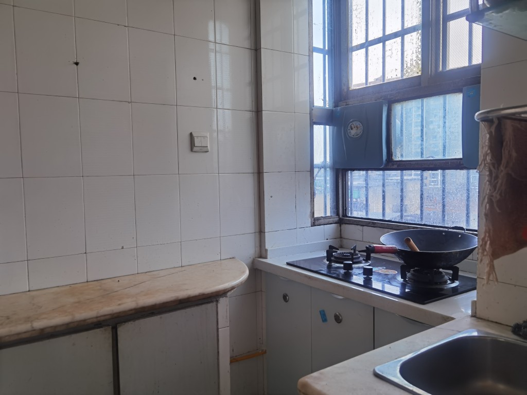 栗公港社区 3室2厅1卫 800.0元/月 栗公港社区 3室2厅1卫 800.0元/月室内图