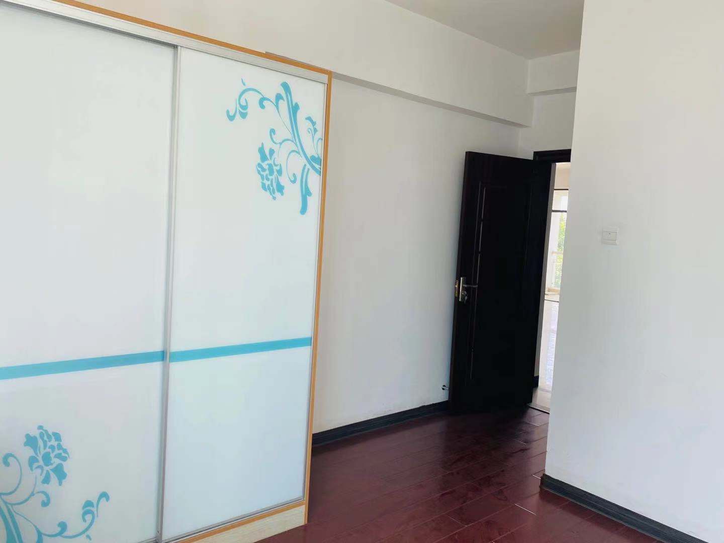 山水国际 3室2厅1卫 100.0万 山水国际 3室2厅1卫 100.0万客厅